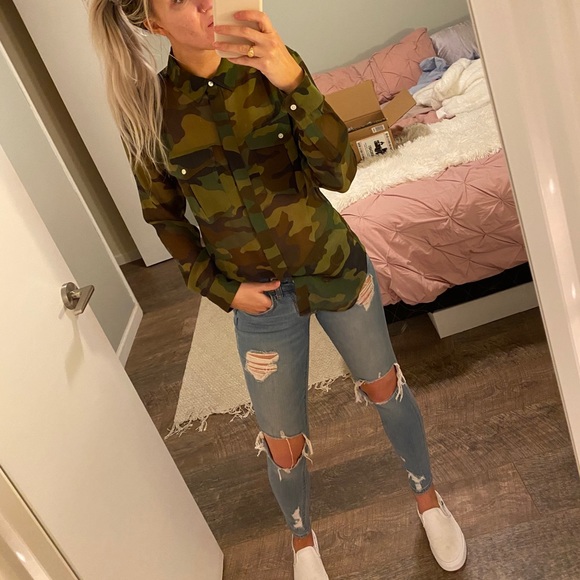 Banana Republic Camouflage Blouse - Picture 3 of 9